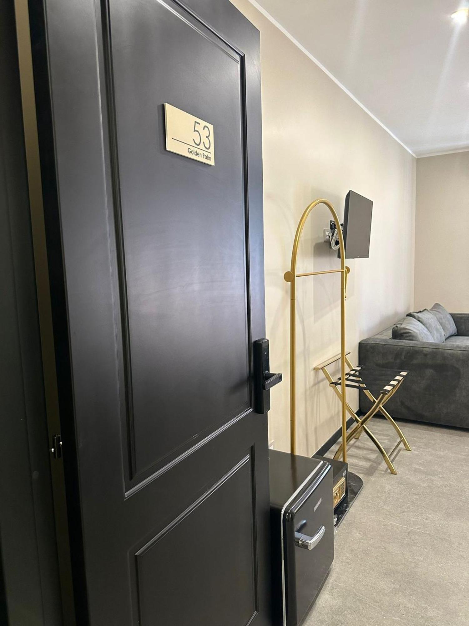 Golden Palm B&B Бари Экстерьер фото